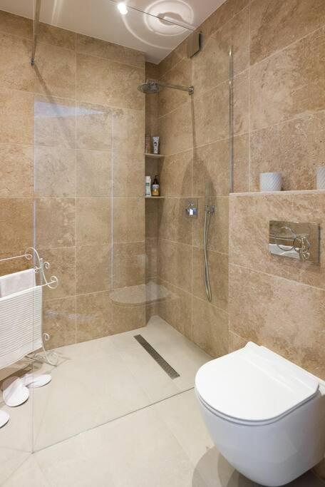 Charming In Perfect Location Leilighet *