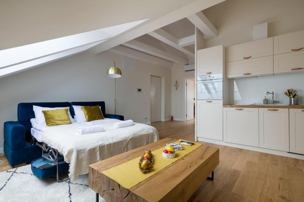 Charming In Perfect Location Apartment